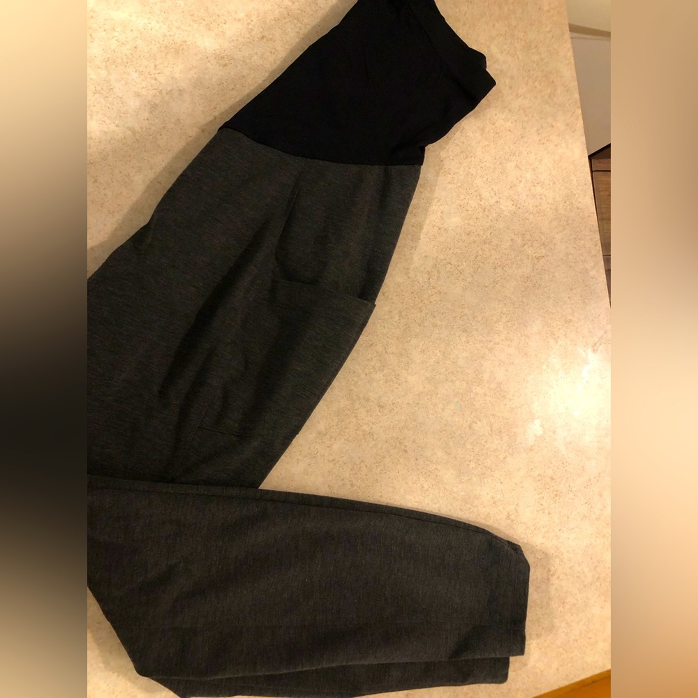 A Glow Medium maternity stretch black dress pants